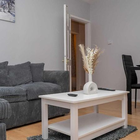 Cosy 2 Bedroom Home In 코번트리 외부 사진